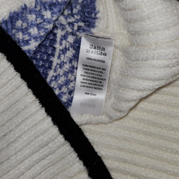 Christian Siriano White & Blue Turtleneck Sweater - Picture 9 of 11